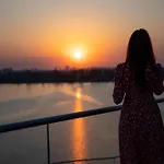 Penthouse Lebada Lake View