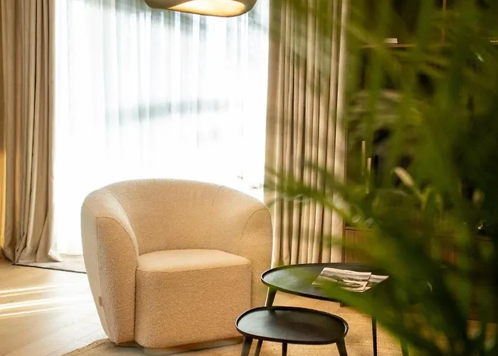 Penthouse Lebada Lake View
